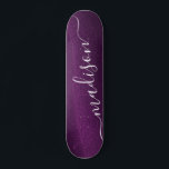 Skate Nome Personalizado do Shimmer Glitter Roxo<br><div class="desc">O Skateboard Nome Personalizado Personalizado do Shimmer Roxo apresenta um moderno shimmer de brilho roxo com seu nome personalizado no centro. Elaborado por ©Evco Studio www.zazzle.com/store/evcostudio</div>