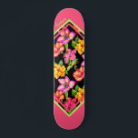 Skate Nome Personalizado Floral Moderno Colorido<br><div class="desc">Este design moderno apresenta um padrão floral tropical colorido com seu nome personalizado. Personalize editando o texto na caixa de texto fornecida. #skate #skater #skateboards #skaterlife #legal #tropicool #esporte #ao ar livre #diversão</div>