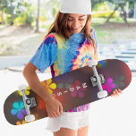 Skate Nome Personalizado Girly Floral Colorido<br><div class="desc">Nome Personalizado Colorido Girly Floral O skate apresenta seu nome personalizado em tipografia moderna,  acentuado por flores coloridas. Personalize editando o texto na caixa de texto fornecida. Dê um presente personalizado,  skate personalizado ao seu skate favorito para o Natal,  aniversário ou seu melhor amigo. Elaborado por ©Evco Studio www.zazzle.com/store/evcostudio</div>