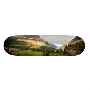 Skate Nuvens que varrem através das montanhas