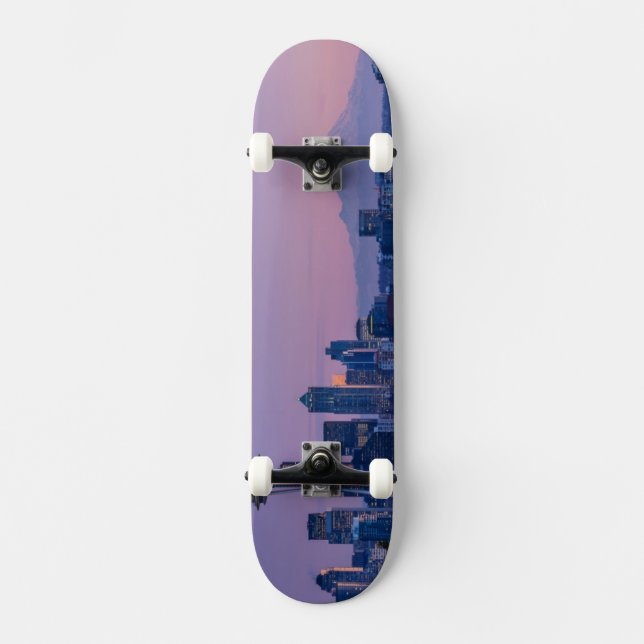 Skate O Monte Rainier no fundo (Frente)