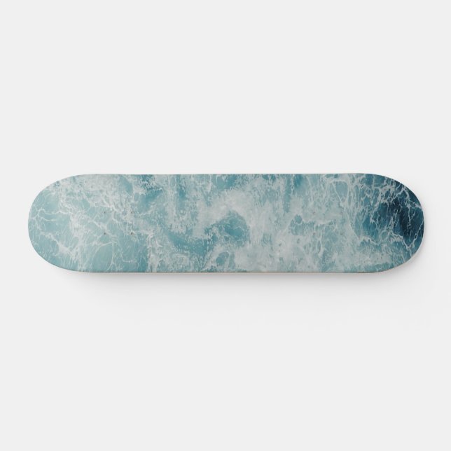 Skate Ondas de Praia no Oceano Azul (Horz)