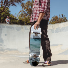 Skate Ondas E Barcos De Pesca No Oceano,