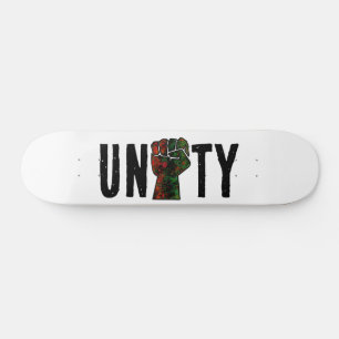 Skate orgulho negro punho vermelho verde bandeira pan-af