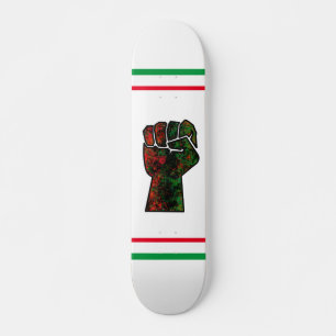 Skate orgulho negro punho vermelho verde bandeira pan-af