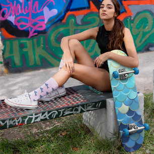 Skate Ouro de Fundo do Padrão Azul Céu em Escala de Peix