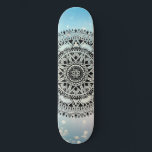 Skate Padrão Abstrato Geométrico de Mandala Azul<br><div class="desc">Um belo padrão geométrico simétrico mandala em um fundo de xímeo azul.</div>