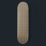 Skate Padrão Clássico de Ivory Pepita Houndstooth<br><div class="desc">Evergreen elegante e clássico padrão de tecido,  apresentando padrão pepita / houndstooth em combinação de cor marrom e marfim. skate de padrão castanho-roxo Pepita</div>
