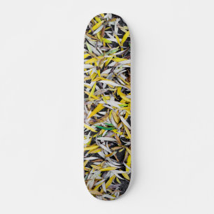 Skate Padrão das folhas em queda de preto