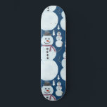 Skate Padrão de Aquarela Azul Snowman, Gelado, Gelado<br><div class="desc">Este design de inverno bonito e artístico é perfeito para o feriado. Ele apresenta um padrão de boneco de neve vermelho-escuro, preto, laranja e vermelho-queimado pintado manualmente sobre um fundo azul escuro. É adorável, doce, moderno e festivo. Aproveite esta design original pintada à mão feita pela artista de La Femme,...</div>