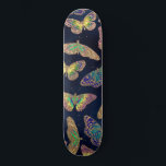 Skate Padrão de Aquarela das Borboletas Douradas do mari<br><div class="desc">Esta arte e o padrão moderno são perfeitos para a na moda e a moda. Ele apresenta um padrão de borboleta azul pintado manualmente, verde neon, amarelo, verde-lacre e branco roxo com traços de brilho dourado cintilante impresso em cima de um fundo azul-marinho escuro. É elegante, bonito, chique, artística e...</div>