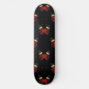 Skate Padrão de borboletas vermelhas e pretas