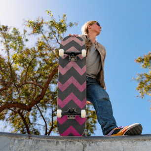 Skate Padrão de chevron rosa magenta vermelho ombre cinz