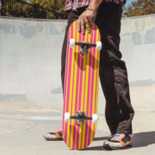 Skate Padrão de Design de Listras Elegantes Rosa e Amare