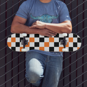 Skate Padrão de design xadrez laranja preto e branco