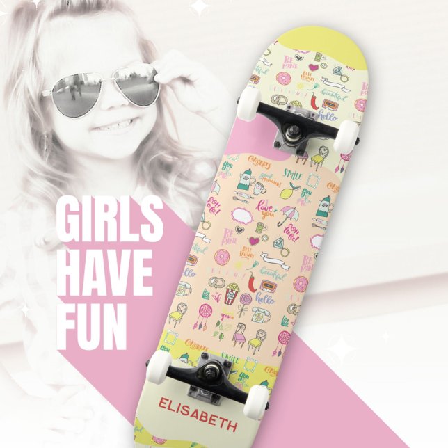 Skate Padrão de Doodle de Pastel Meninas Fofas Rosa (Cute Pastel Doodle Pattern Girls Name Fun Skateboard ©Susanne Sachers - Sunny Wanderlust 🌞✈️)