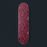 Skate Padrão de Folha Tropical Burgundia e Rosa<br><div class="desc">Brincadeira e Rosa Floral Tropical Simples e Elegante Padrões Folhetos. Este padrão moderno faz um impressão bonitinho para amantes da natureza primavera.</div>