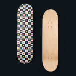 Skate Padrão de Grade de Coração do Arco-Íris<br><div class="desc">Um cobertor de padrão preto e branco,  em tendência,  com um arco-íris de corações coloridos dá uma vibração divertida a este skate.</div>