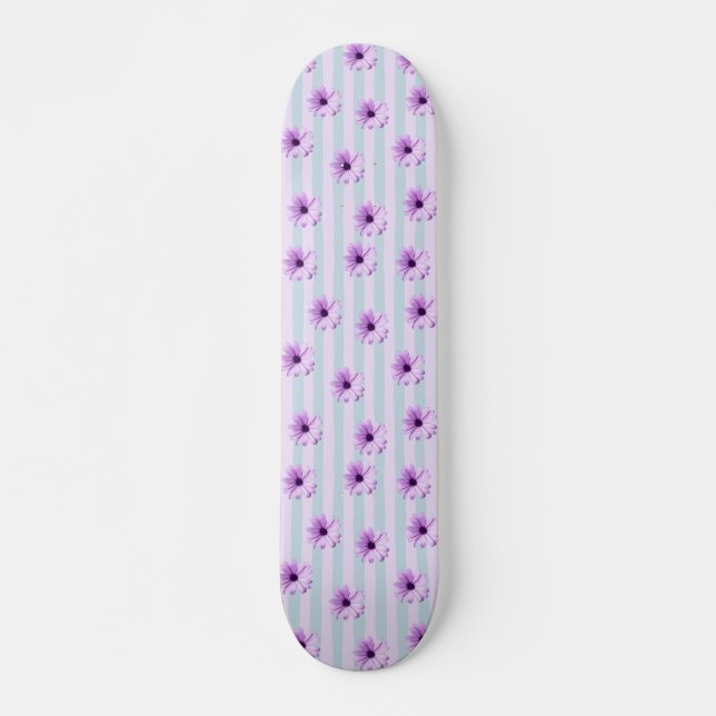 Skate padrão de margarida listrada de azul e roxo (Frente)