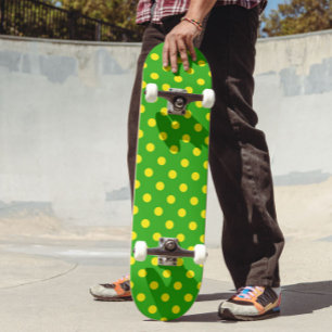 Skate Padrão de Pontos Amarelos Sobre Verde 