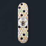 Skate Padrão de Rainha de Abelhas Abstrato Hexágono de H<br><div class="desc">Uma abelha rainha única e padrão de abstrato hexágono para as garotas. Seja a abelha rainha do internato com um estilo único.</div>