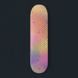 Skate Padrão de Sereia do Ombre Pastel Colorido Divertid<br><div class="desc">Legal Scales de Sereia de Mama Rosa,  Roxo,  Teal e Laranja com Padrão de Folha de Ouro. Esta impressão de sereia divertida é perfeita para um Presente de Sereia de Aniversário sob o mar.</div>
