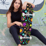 Skate Padrão Floral Moderno Neon Paisley<br><div class="desc">Este design moderno apresenta um padrão floral neon paisley colorido #skate #skateboard #skater #skateboarding #esporte #diversão #outdoor #games #presentes #presentes #presentes #giftsforher #feminino</div>
