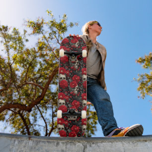 Skate Padrão Floral Sem Costura de Corvo e Caveira Gótic