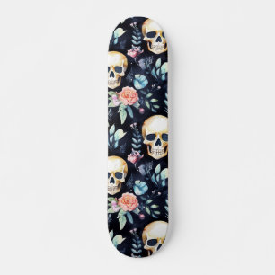 Skate Padrão Gótico de Caveira e Rosas em Aquarela