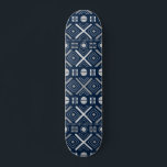 Skate Padrão legal de Prata Azul Geométrico Tribal<br><div class="desc">Legal padrão moderno geométrico tribal Blue Silver Pattern O skate apresenta um padrão moderno geométrico tribal de prata em fundo azul. Elaborado por ©Evco Studio www.zazzle.com/store/evcostudio</div>