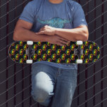 Skate Padrão orgulho gay LGBTQ do Arco-Íris<br><div class="desc">Orgulho gay LGBTQ Rainbow Hearts Pattern Skateboard tem vários corações e padrão de bandeira orgulho gay do arco-íris. O design é único e moderno. Excelente de usar o dia a dia ou dar como presente.</div>