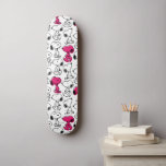 Skate Padrão preto e magenta do snoopy<br><div class="desc">Dê uma olhada neste design super fofo com o Snoopy em um padrão preto e magenta.</div>