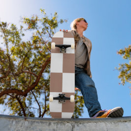 Skate Padrão verificado em branco e Mocha Mousse