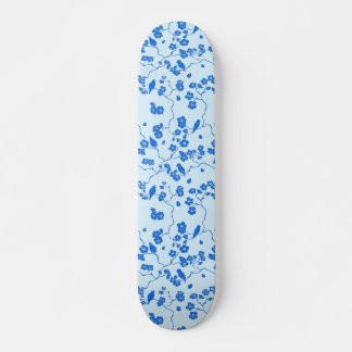 Skate Pássaros com flores azuis