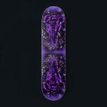 Skate Película De Elefante Rosa Púrpura Na Noite Estelar<br><div class="desc">Skateboard com elefante Rosa Neon Roxo Andando na Noite Estrelada Desenho Mágico de Animais - Escolha / Adicione Seu Texto / Cor Exclusivo - Faça seu presente especial de skate - Redimensione e mova ou remova e adicione elementos / imagem com a ferramenta de personalização! - Desenho e Design por...</div>