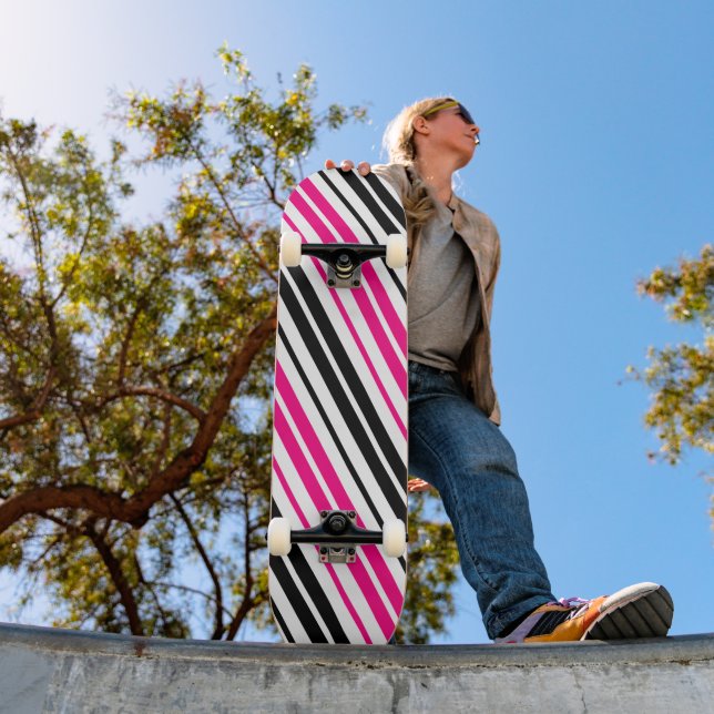 Skate Pink Black White Stripes Pattern Design  (Ao ar livre 1)