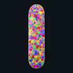 Skate Pintor Splatter Arco-Íris Brilhante Fundo Colorido<br><div class="desc">Este brilhante design de skate tem um arco-íris de cor esculpido em um estilo de pintura em forma de splatter. Lembrando-se da arte falsa e expressionista, o padrão é feito em tons de vermelho, amarelo, roxo, verde e azul. É um design abstrato, capricho para um artista ou para qualquer um...</div>