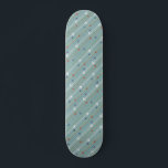 Skate Pista de avião retrô<br><div class="desc">Aperte o cinto de segurança. Este skate de padrão de avião retrô está pronto para decolar. A design apresenta linhas de aviões modernos vermelhos, reais, azuis e brancos, de meio século que sobrevoam um fundo azul de aço. Listras finas de laranja, verde limão e cinza, assim como linhas de pontos...</div>