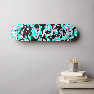 Skate Pneumáticos ciano e preto