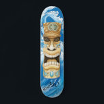 Skate Praia Tiki Wave Blue Monograma<br><div class="desc">Pegue algumas ondas de rua com esta ilha tropical de praia,  tiki. Os skatistas vão adorar entrar no conselho e bater na calçada,  na calçada ou em meio cano. Um passado de onda único com tiki divertido.</div>