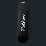 Skate Preto personalizável<br><div class="desc">Skateboard Personalizável Preto. Um skate elegante,  negro e modesto. Personalize com um nome próprio. Faça um presente divertido para você mesmo ou um presente de aniversário para alguém que você ama.</div>