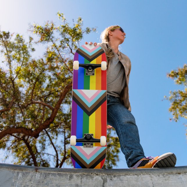 Skate Progress Pride Flag LGBTQ+ (Ao ar livre 1)