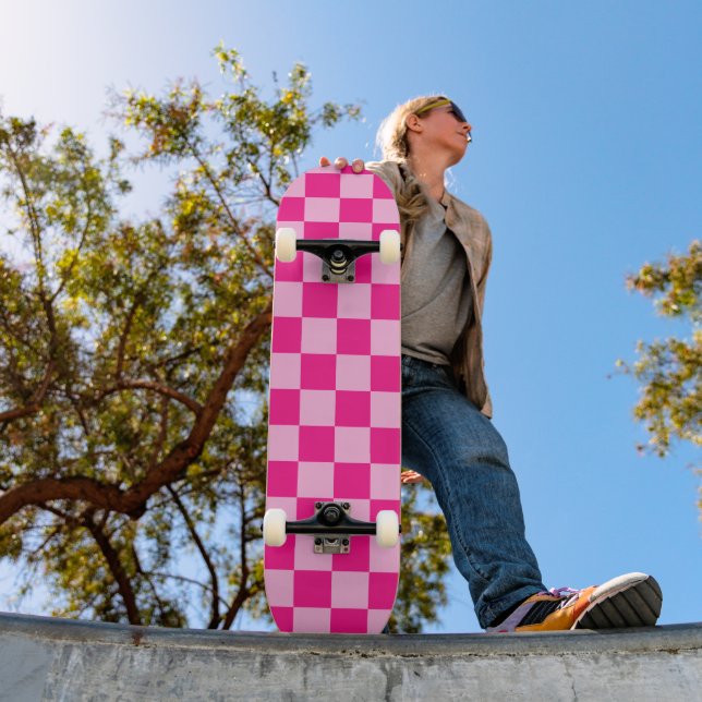 Skate Quadrados xadrez rosa quente claro geométrico retr (Ao ar livre 1)