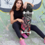 Skate Quadro de bordo monograma da cabeça de lobo rosa<br><div class="desc">Este design pode ser personalizado escolhendo a opção personalizar para adicionar texto ou fazer outras alterações. Se este produto tiver a opção de transferir o design para outro item, certifique-se de ajustar o design para o ajustado, se necessário. Entre em contato comigo em colorflowcreations@gmail.com se desejar usar este design em...</div>