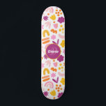 Skate Quadro personalizado de monograma personalizado<br><div class="desc">Perfeito para o aniversário da filha! Um skate exclusivo e colorido para personalizar com nome e monograma. Visite nossa coleção Girls Skateboards no Zazzle para ver mais designs em Creativeskates.</div>