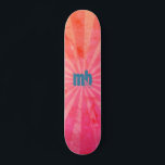 Skate Raios Sunset com brilho monograma<br><div class="desc">Um padrão moderno de raio-vírgula em laranja e rosa com um monograma divertido editável em cinzas. Personalize editando o texto na caixa de texto ou exclua o texto sem monograma.</div>