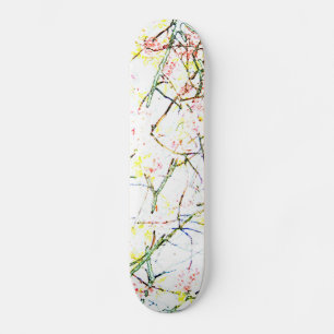 Skate Ramais coloridos sobre design abstrato branco