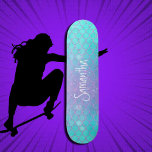 Skate Rapariga Personalizada Brilhante Sereia Azul e Ros<br><div class="desc">Skateboard Girly Glitter Sereid Blue e Pink Skateboard rosa personalizado - personalize o seu. CLIQUE EM PERSONALIZAR OPÇÃO DE MODELO E DIGITAR NOME Nossos skates são tão doces quanto parecem, e um presente delicioso para um aniversário ou um skate Park. Faz uma ideia de presente excelente para um grande amante...</div>
