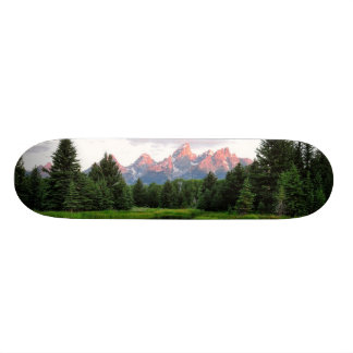 Skate Reflexões grandes de Teton sobre a lagoa do castor