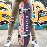 Skate Retro-moderno Abstrato Marble, Retro-roxo, rosa, r<br><div class="desc">Saia no parque de skates com o nosso skate Retro Moderno de Abstrato Marble, Rosa e Roxo! Este design atraente apresenta padrões giratórios em matizes cor-de-rosa e roxas, inspirado na arte retrô e na abstrato moderna. Perfeito para skatistas que adoram designs únicos e artísticos, este conselho combina estilo e funcionalidade....</div>